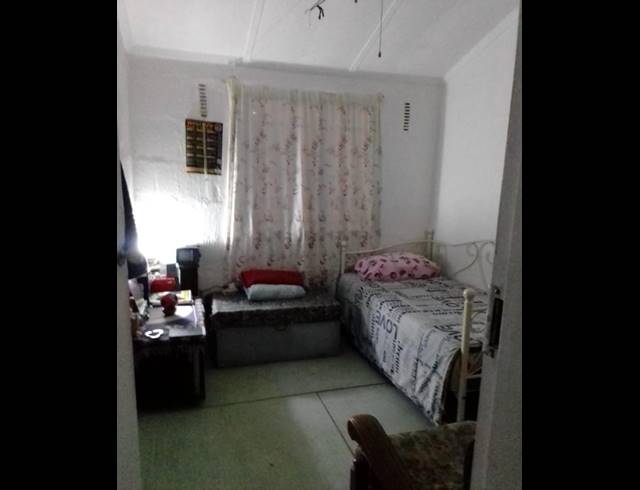 4 BEDROOM HOUSE FOR SALE IN NEWLANDS EAST